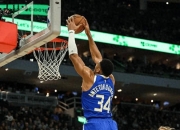 J9-关于字母哥迎来十五赛季高光表现，独行侠球迷沸腾！的信息